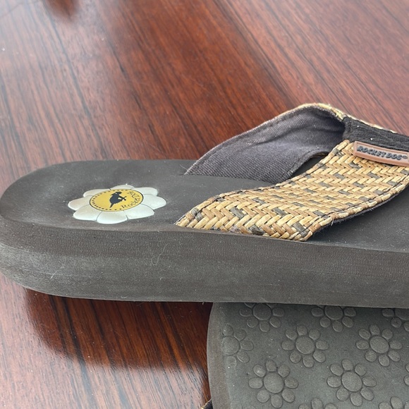 NATURAL COLORS WOVEN FAUX LEATHER FLIP FLOPS - Picture 5 of 5